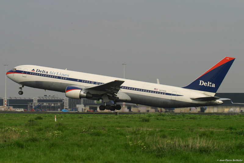 AMS 070425 25-Boeing B-767 N175DN Delta Airlines